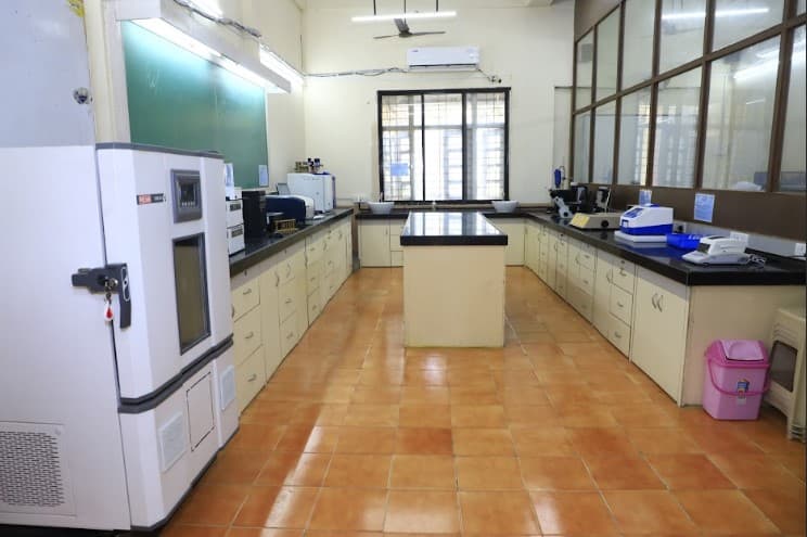 R.D. & S.H. National College And S.W.A. Science College Mumbai Classes & labs photo 19